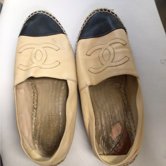 - Chanel Black And Tan Flats Size 9 - Picture 6 of 12